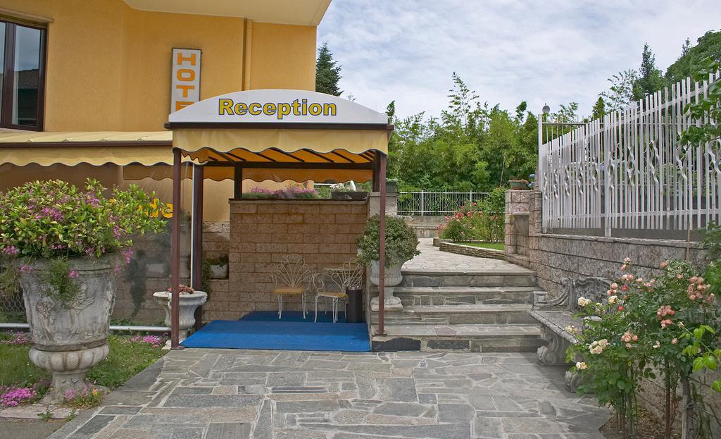 Hotel Quattro Strade Garbagnate Milanese Exterior photo