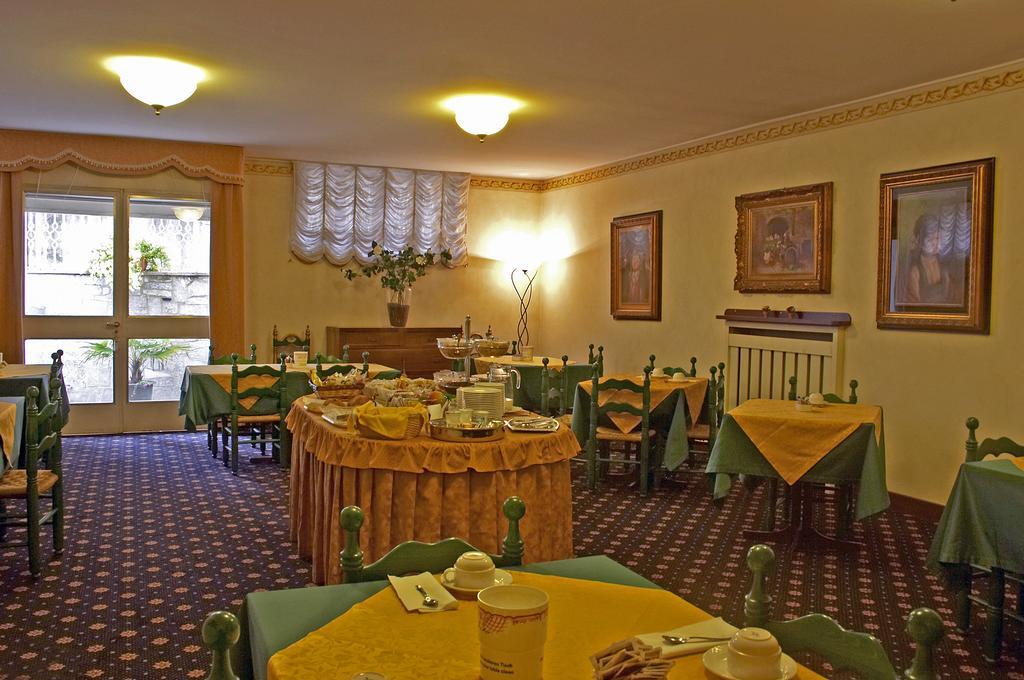 Hotel Quattro Strade Garbagnate Milanese Exterior photo